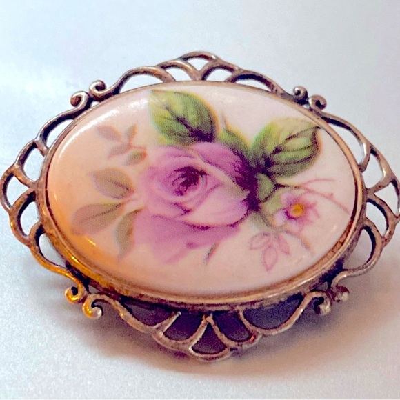 Jewelry - Vintage Rose on Porcelain Brooch